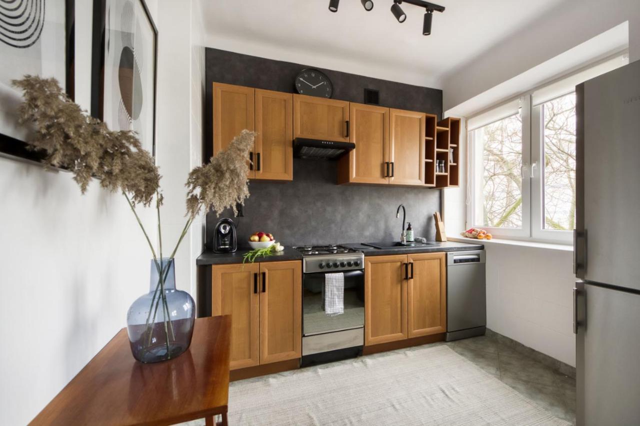 Parrot Dream Apartment
